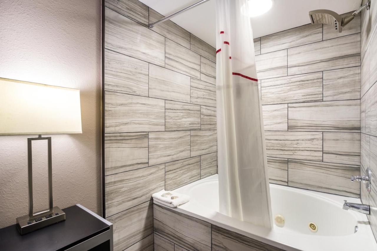 Red Roof Inn & Suites Athens, Al מראה חיצוני תמונה